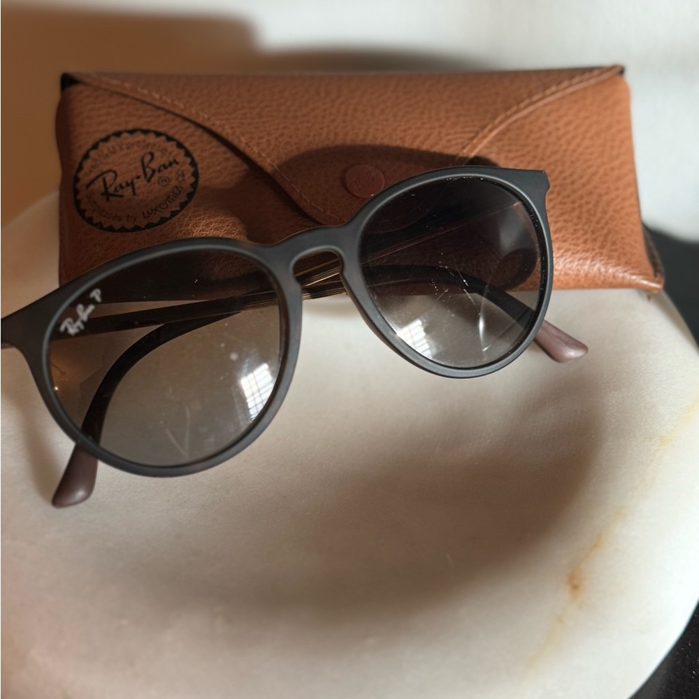 Classic Ray-Ban Sunnies with Polarized lenses